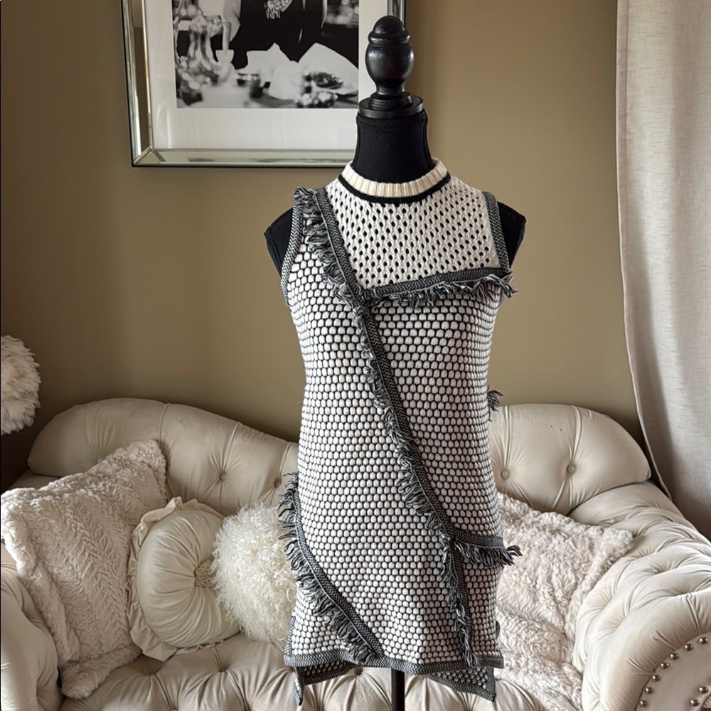 Elegant Black and White Patterned Knit Dress